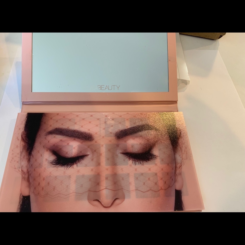 Hudabeauty!!!! The NEW NUDE EYESHADOW PALETTE ❤️💕